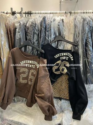 Miss家 韩国东大门2025秋季韩版时尚宽松慵懒风豹纹字母拉肩卫衣