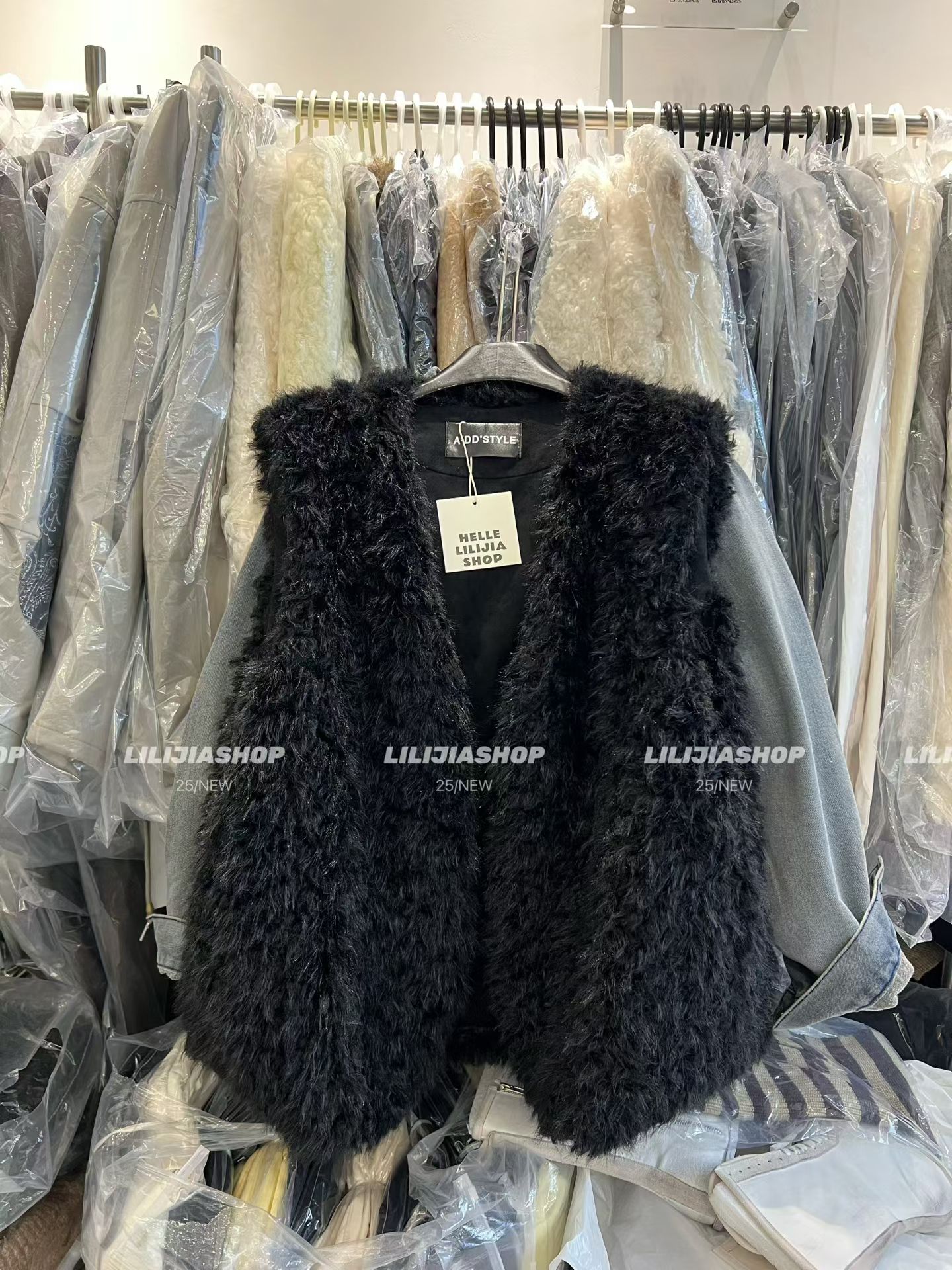 Miss家 2025秋冬新款韩版时尚百搭宽松显瘦V领无袖毛毛马甲外套女