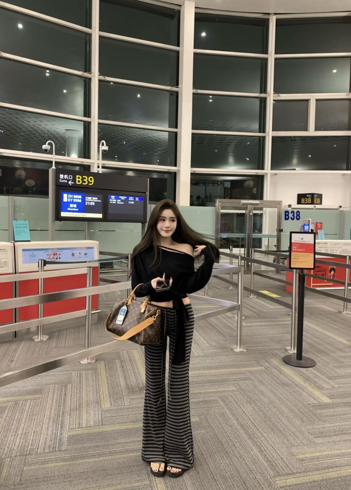 Miss家 2026新款韩版时尚百搭显瘦气质斜肩绑带防晒长袖T恤