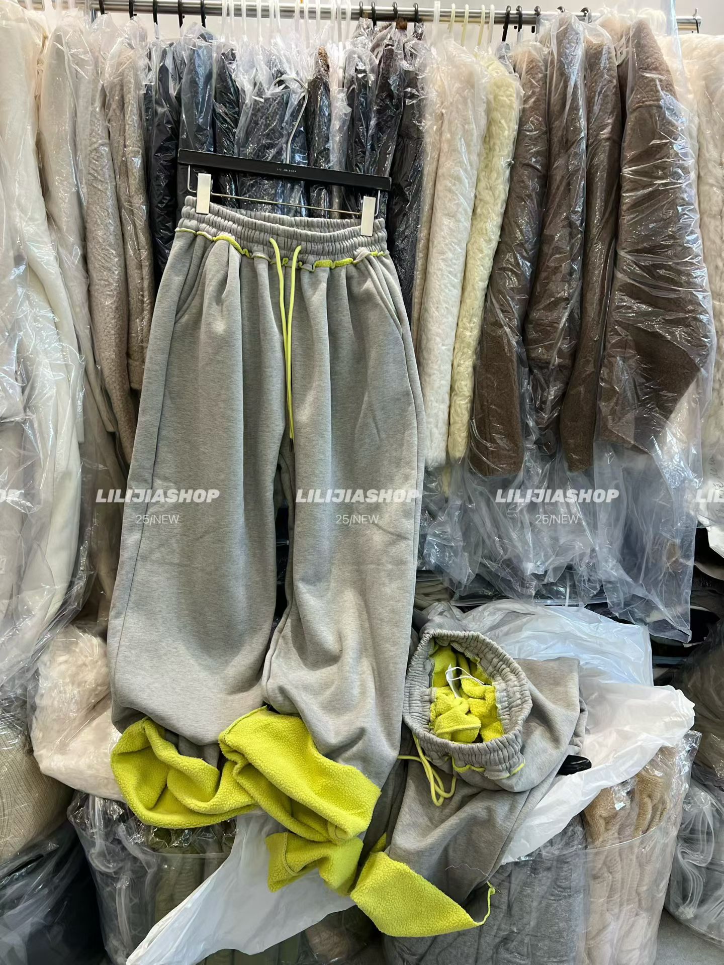 Miss家 2025秋冬韩版时尚百搭宽松显瘦拼色抽绳加绒休闲裤卫裤女