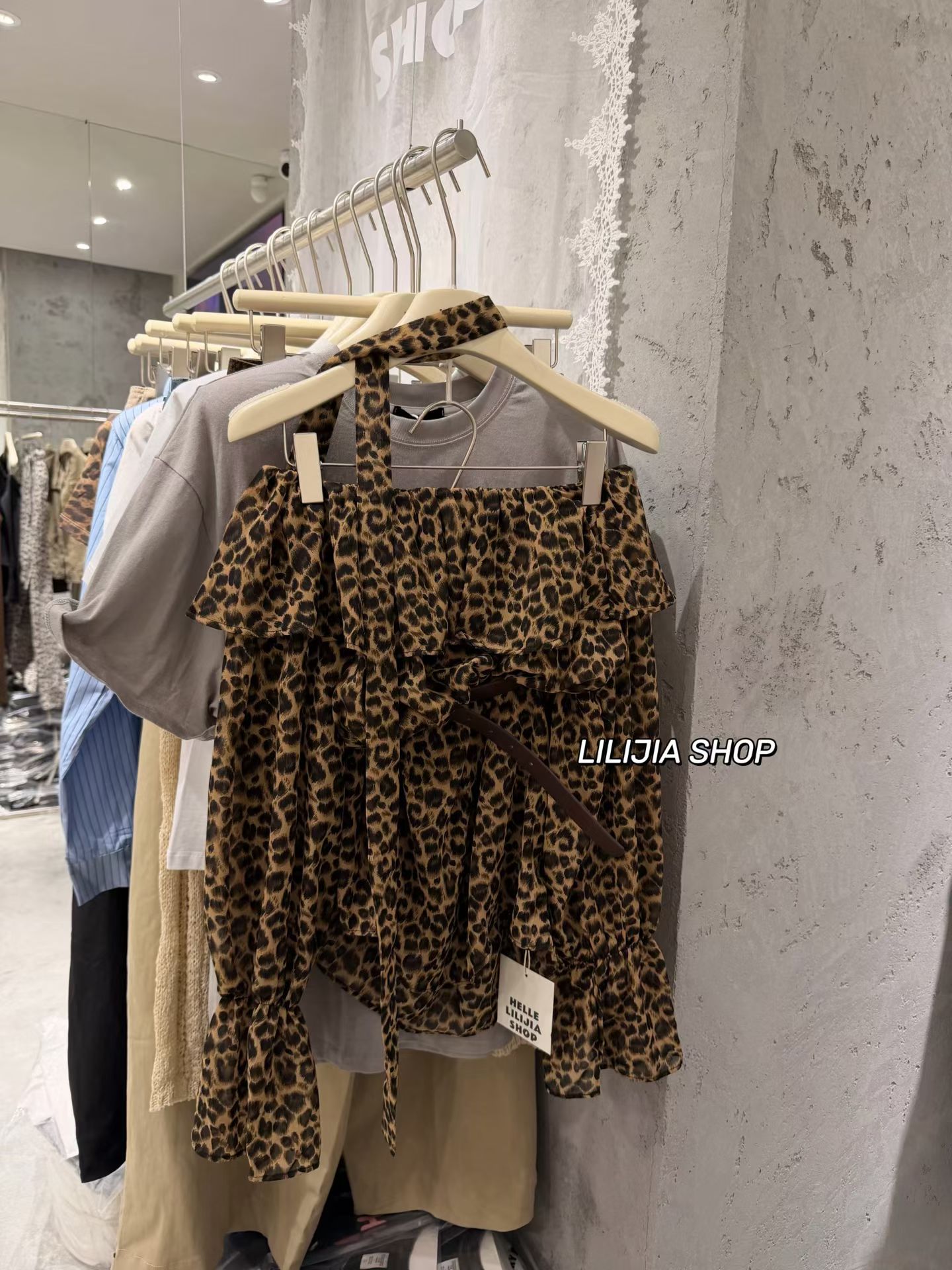 Miss家 美式辣妹豹纹荷叶边一字肩长袖衬衫女装秋季显瘦气质上衣