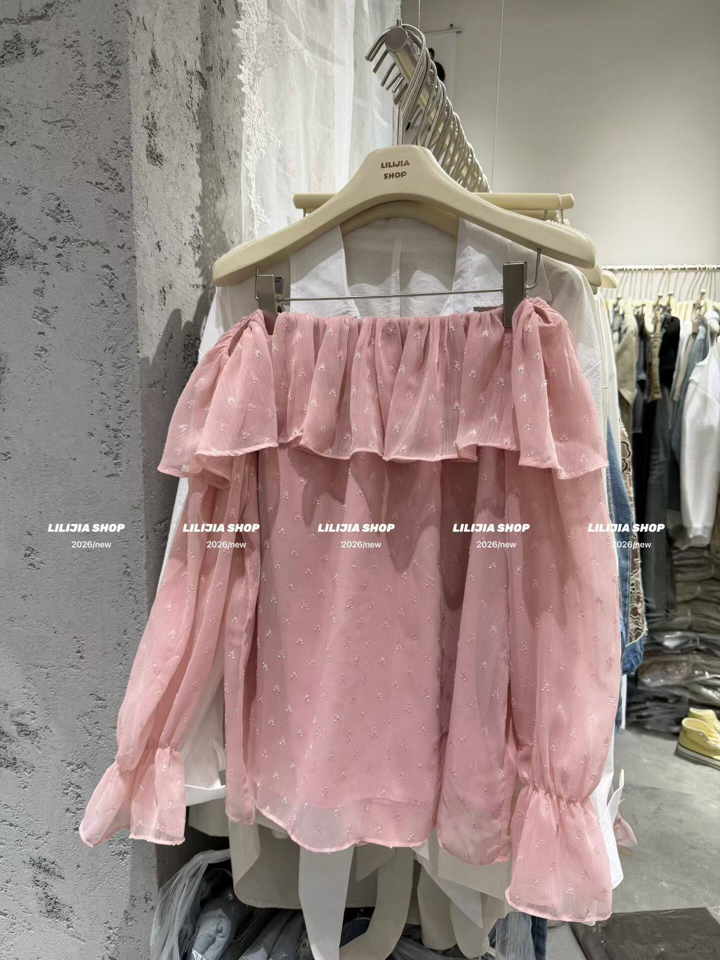 Miss家 2026新款韩版时尚百搭显瘦气质温柔一字肩荷叶边雪纺上衣