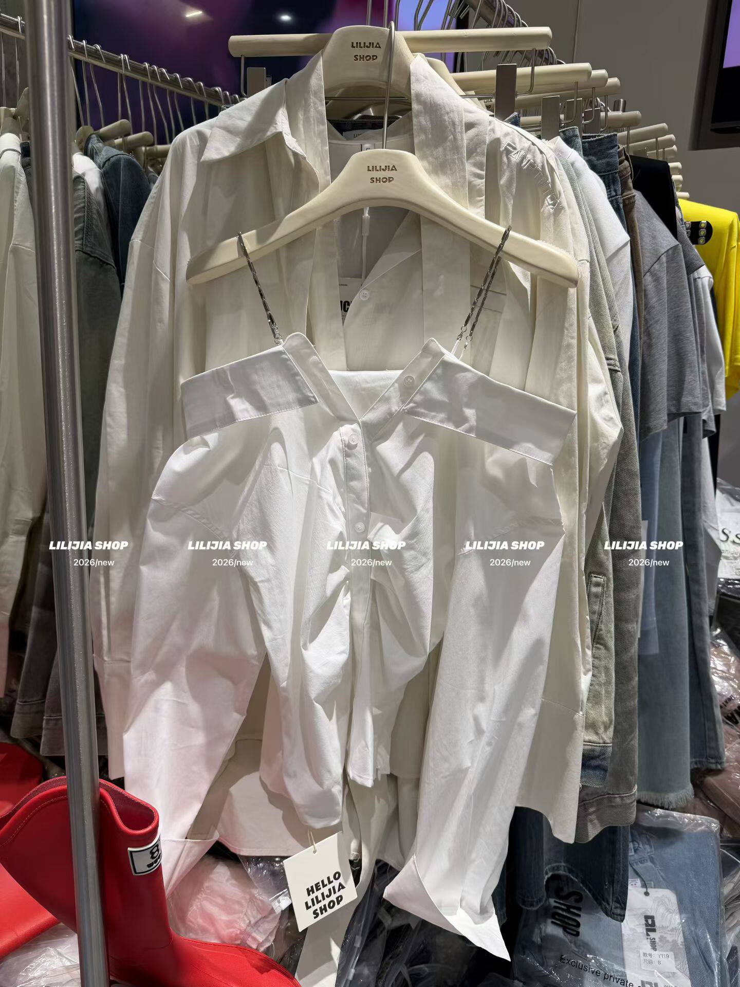 Miss家 2026年春季新款韩版时尚百搭链条吊带漏肩长袖显瘦衬衫女