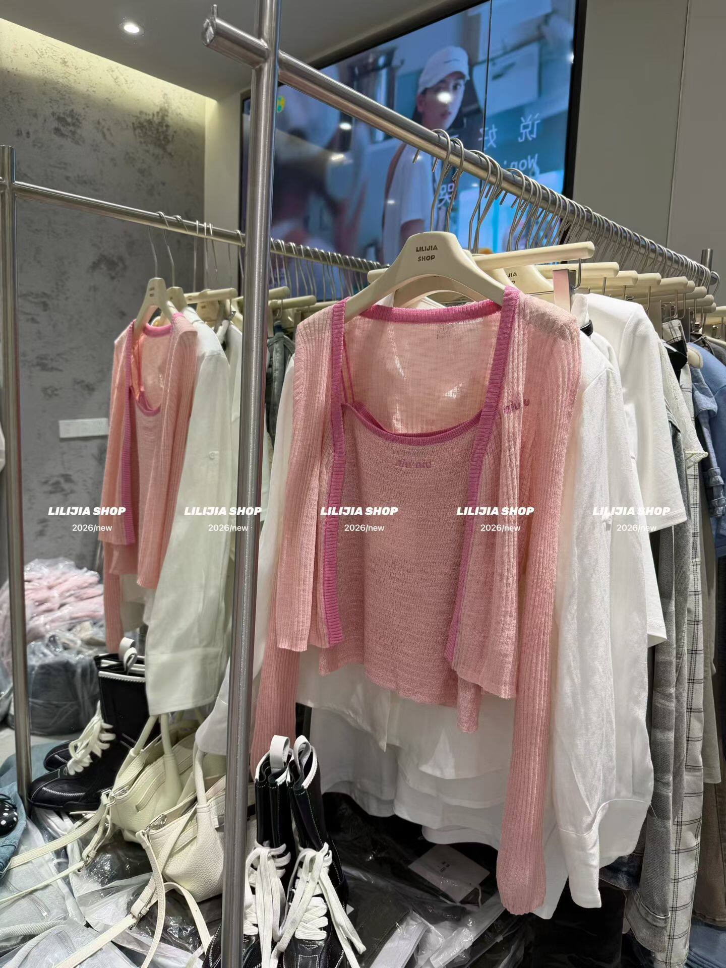 Miss家 2026新款韩版时尚显瘦薄款字母针织开衫+吊带背心两件套