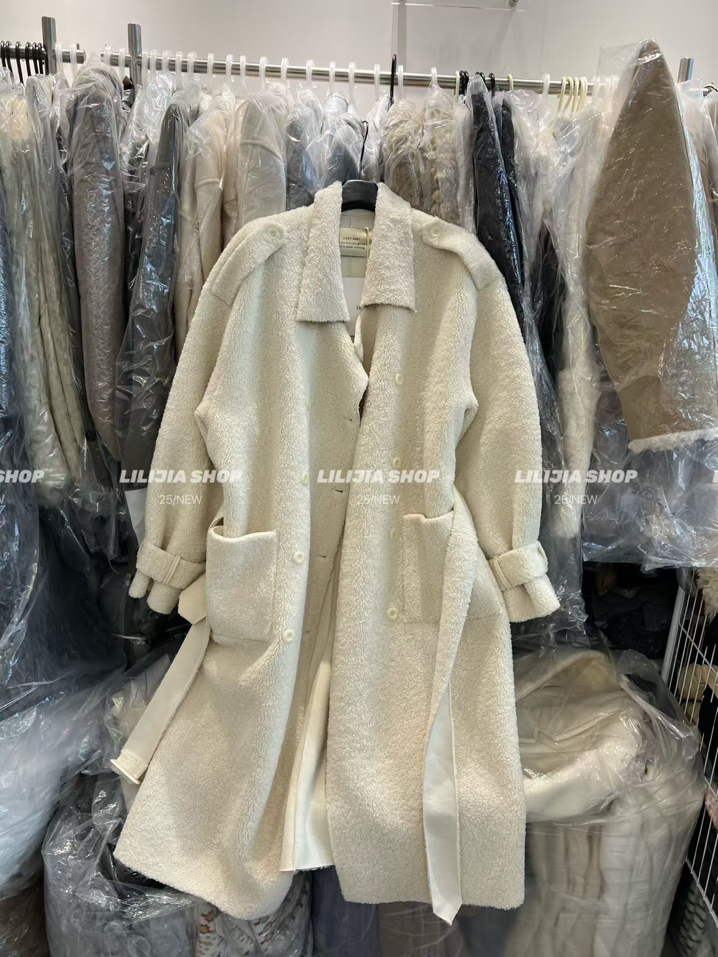 Miss家 2025中长款外套女冬季韩版翻领系带复古宽松皮毛一体大衣