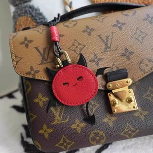 恋与深空秦彻魔魔团皮质钥匙扣高颜值包包挂件学生痛包装饰小饰品