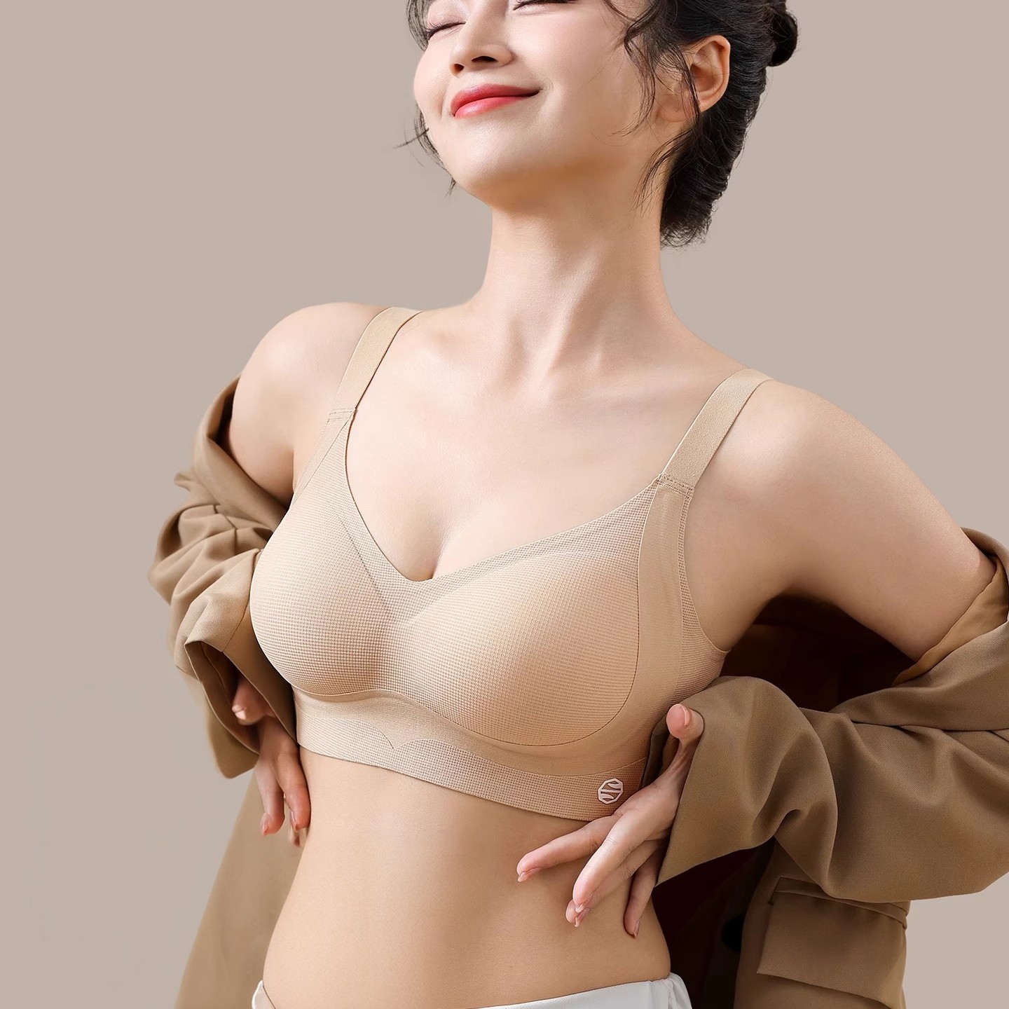 正品牌无痕粉底液内衣薄款聚拢收副乳防下垂调整型提拉文胸