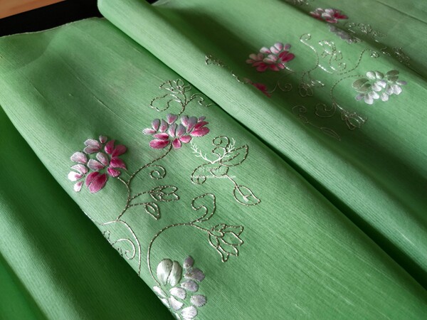 苏绣手工绣花真丝老绣衣料高端中式服装汉服旗袍定制刺绣面料淡绿