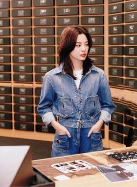 明星辛芷蕾小香同款2024春季新款复古风高腰短款牛仔外套女高级感