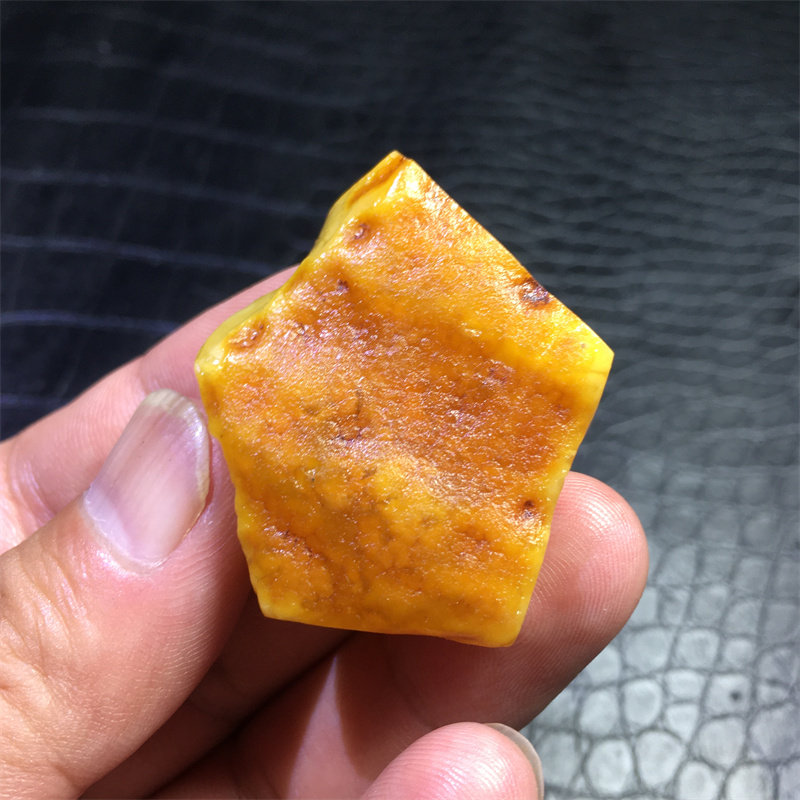 蜜蜡琥珀吊坠摆件随型松香味原矿