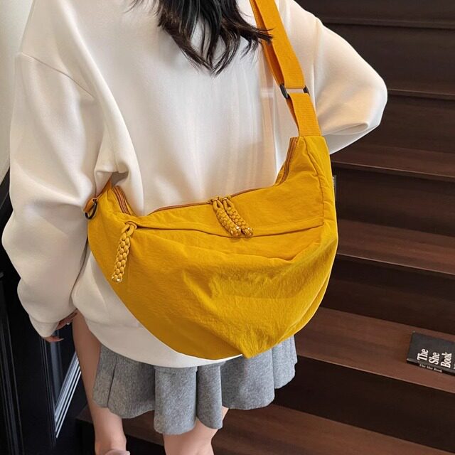 饺子包女斜挎包2025新款轻便尼龙布包男运动骑行包黄色女包小挎包