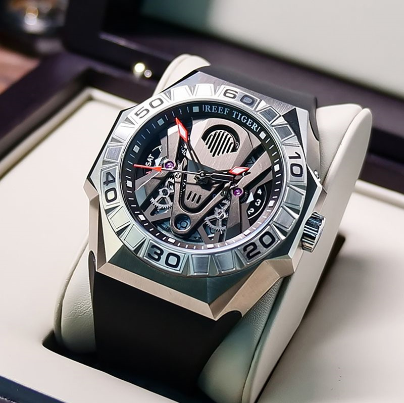 男生手表运动潜水机械表夜光潮流
