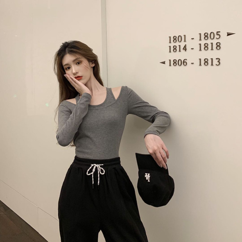 Real price ~ double layer T-shirt long sleeve slim bottomed shirt exposed clavicle top