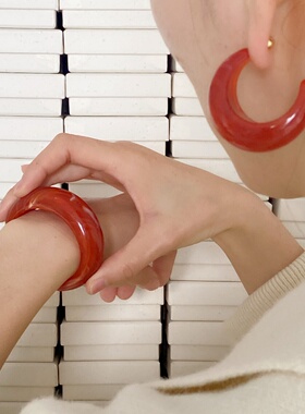 时髦酒红色手镯月牙耳环女复古港风大号C圈夸张树脂耳环2025新款