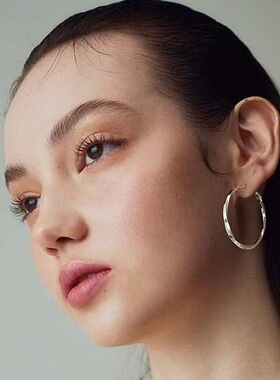 新款莫比乌斯环经典C圈百搭扭曲纹理耳圈时髦精耳环