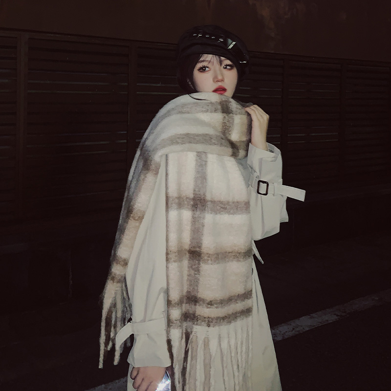 周给给格子围巾女冬季高级感2023新款长款秋冬氛围感披肩加厚加大