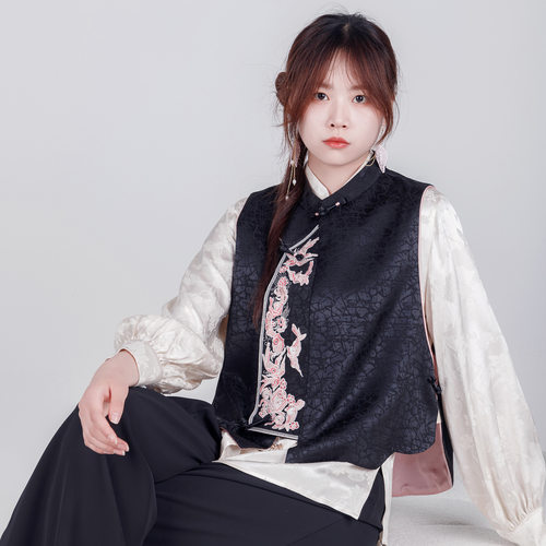 开衫外穿新中式无袖马甲女盘扣刺绣复古女士高级感立领外套宽松型