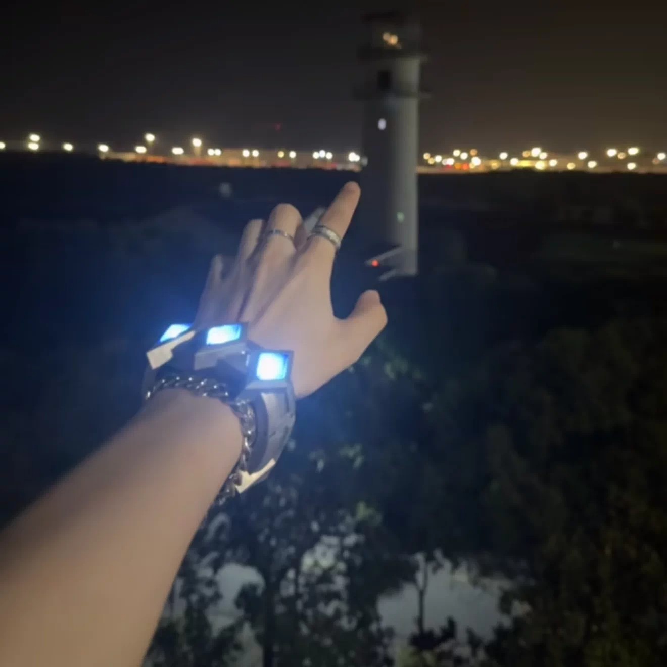 发光手环手镯儿童玩具武器超人变身器炫酷摇滚酒吧夜店爆闪手环