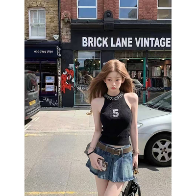 黑色重工烫钻挂脖修身针织衫