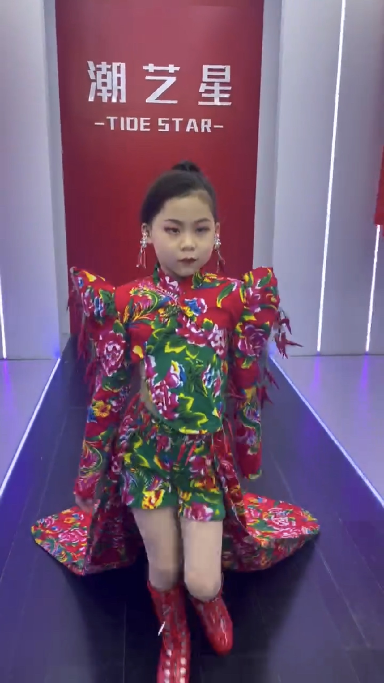 儿童摄影新年主题女童东北大花影楼演出服班服儿童走秀潮服套装