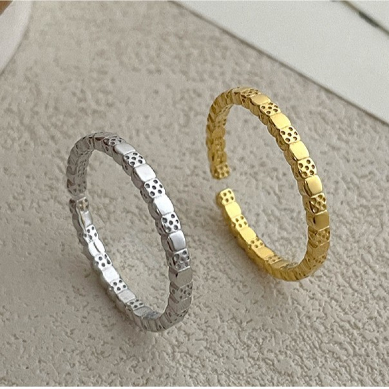 新款S925银小众肌理感方块细圈戒