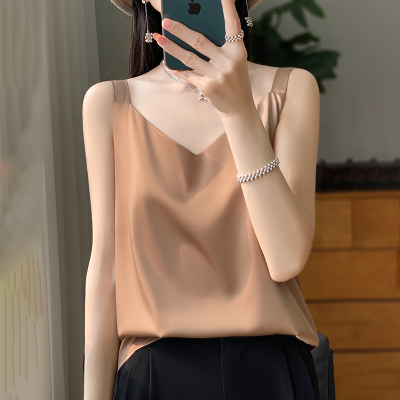 配小西装绝了~吊带背心女夏季内搭2025年新款宽松缎面真丝V领上衣
