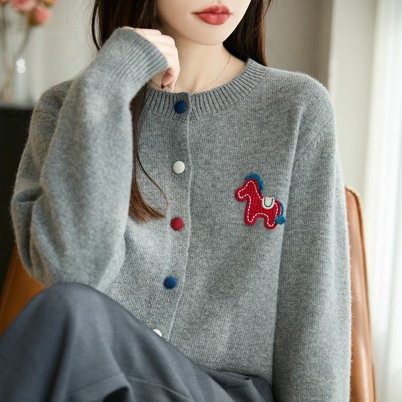 高端新年小马图案针织开衫女圆领显瘦洋派毛衣本命年红色打底上衣