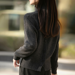 打底衫 针织衫 套头女士 宽松爆款 秋冬加厚小众设计感后背纽扣求职季