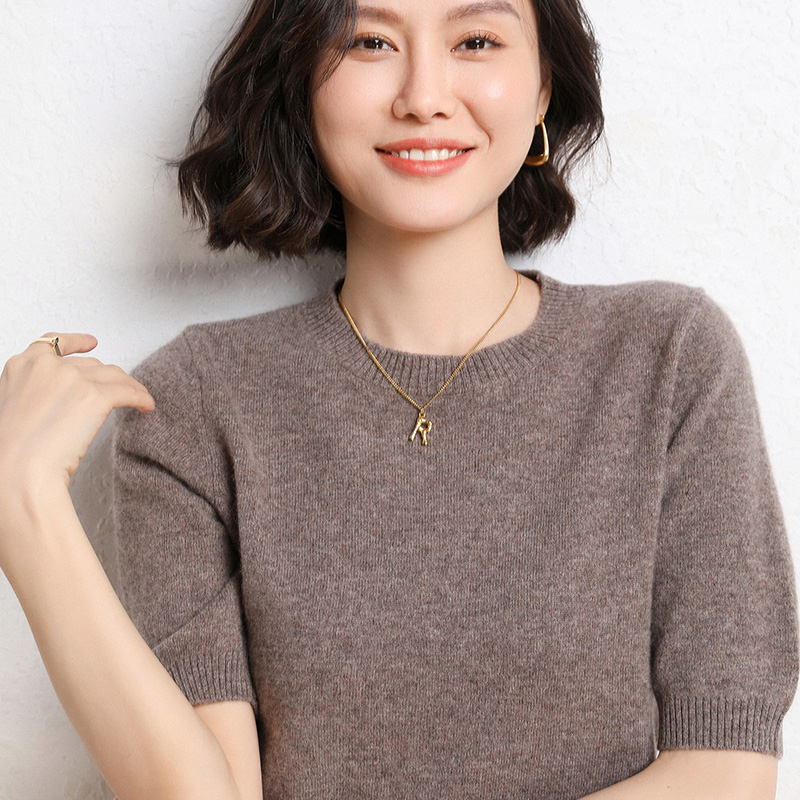 休闲气质2025夏季新款圆领针织衫