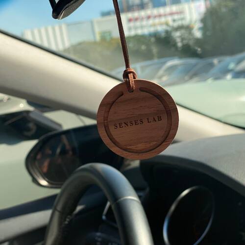 原创车载衣橱香片香卡扩香木挂件