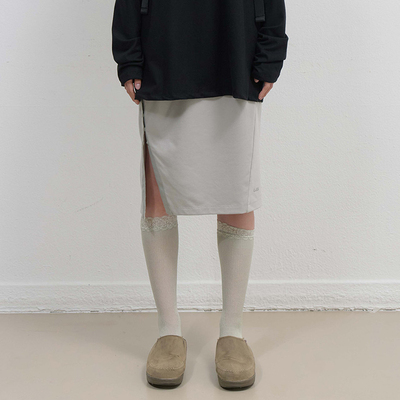 OJOS 25秋季新款修身纯色芭蕾风设计感侧开衩纽扣半身裙韩国代购