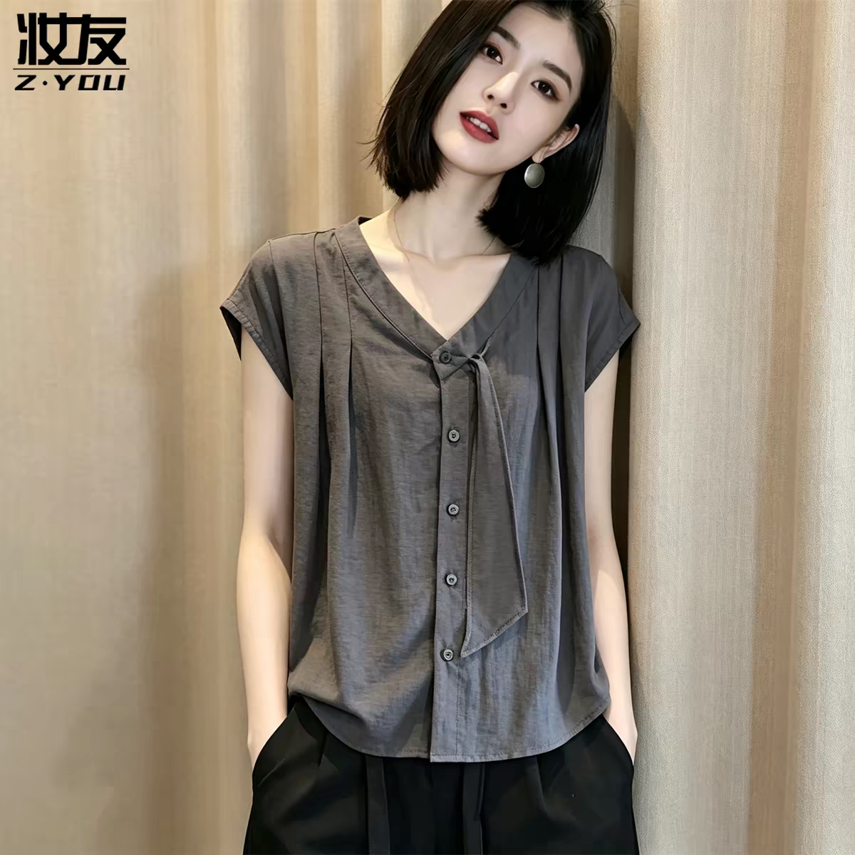 设计感V领灰色系带衬衫女2026夏季大码胖MM时尚显瘦减龄百搭上衣