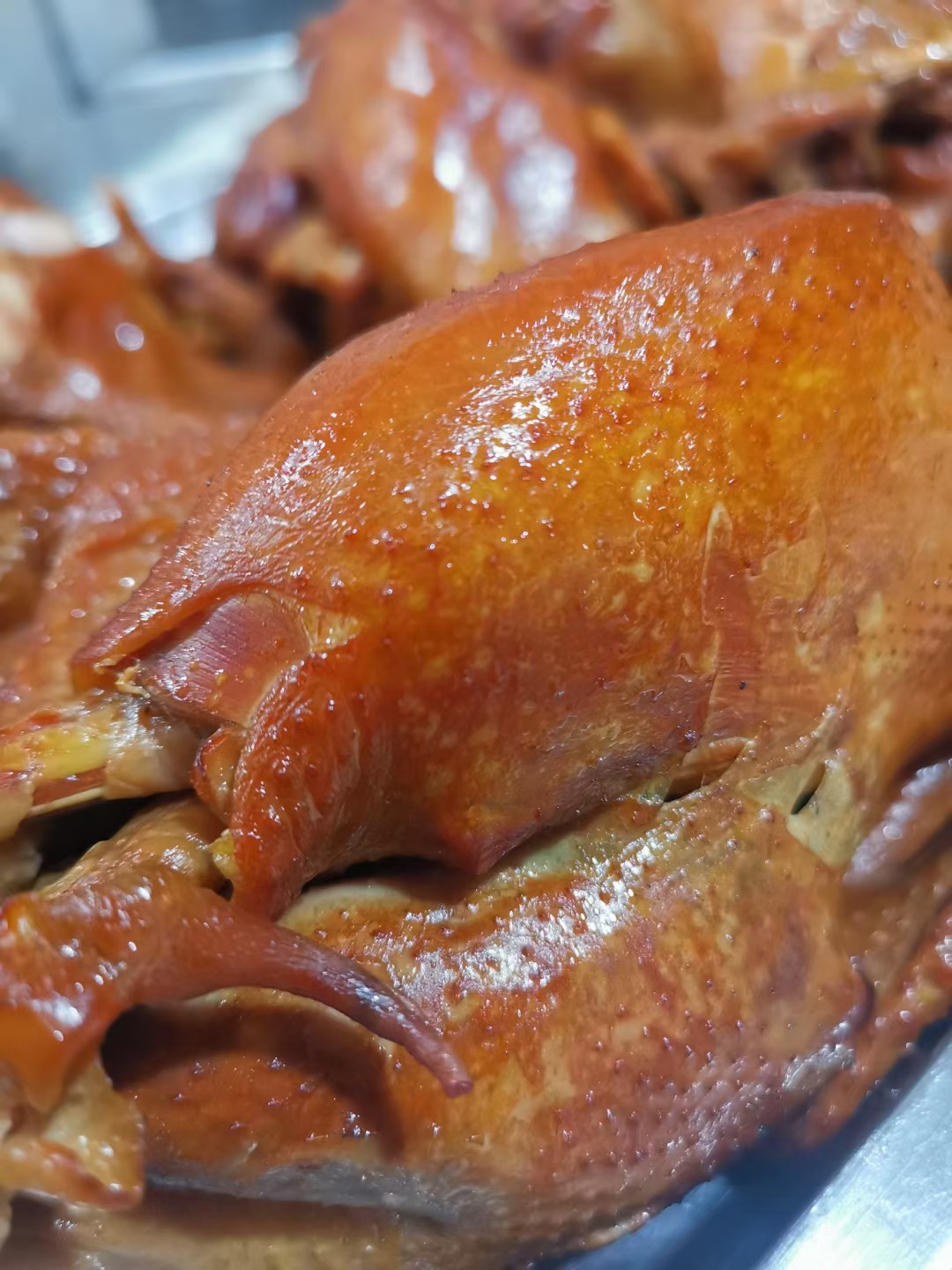 1只熏鸡，约重1.5斤到1.7斤