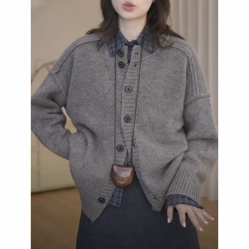 2026秋冬新款灰色V领100羊毛%开衫女宽松纽扣圆领针织衫毛衣外套
