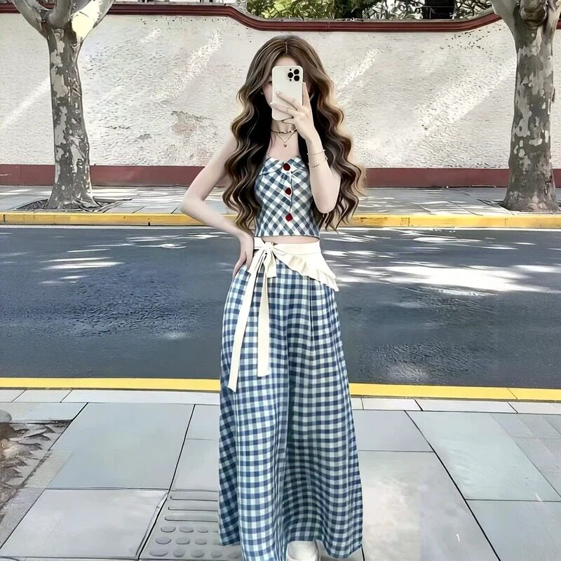 夏季绝美穿搭一整套甜美学院风蓝色格纹吊带背心搭配高腰阔腿裤女