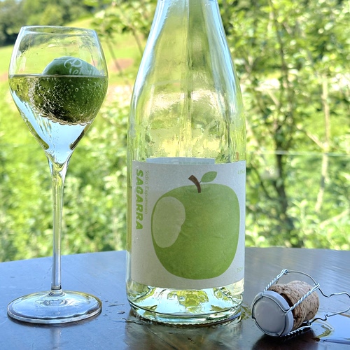 一大口苹果起泡酒、快乐吨吨饮！