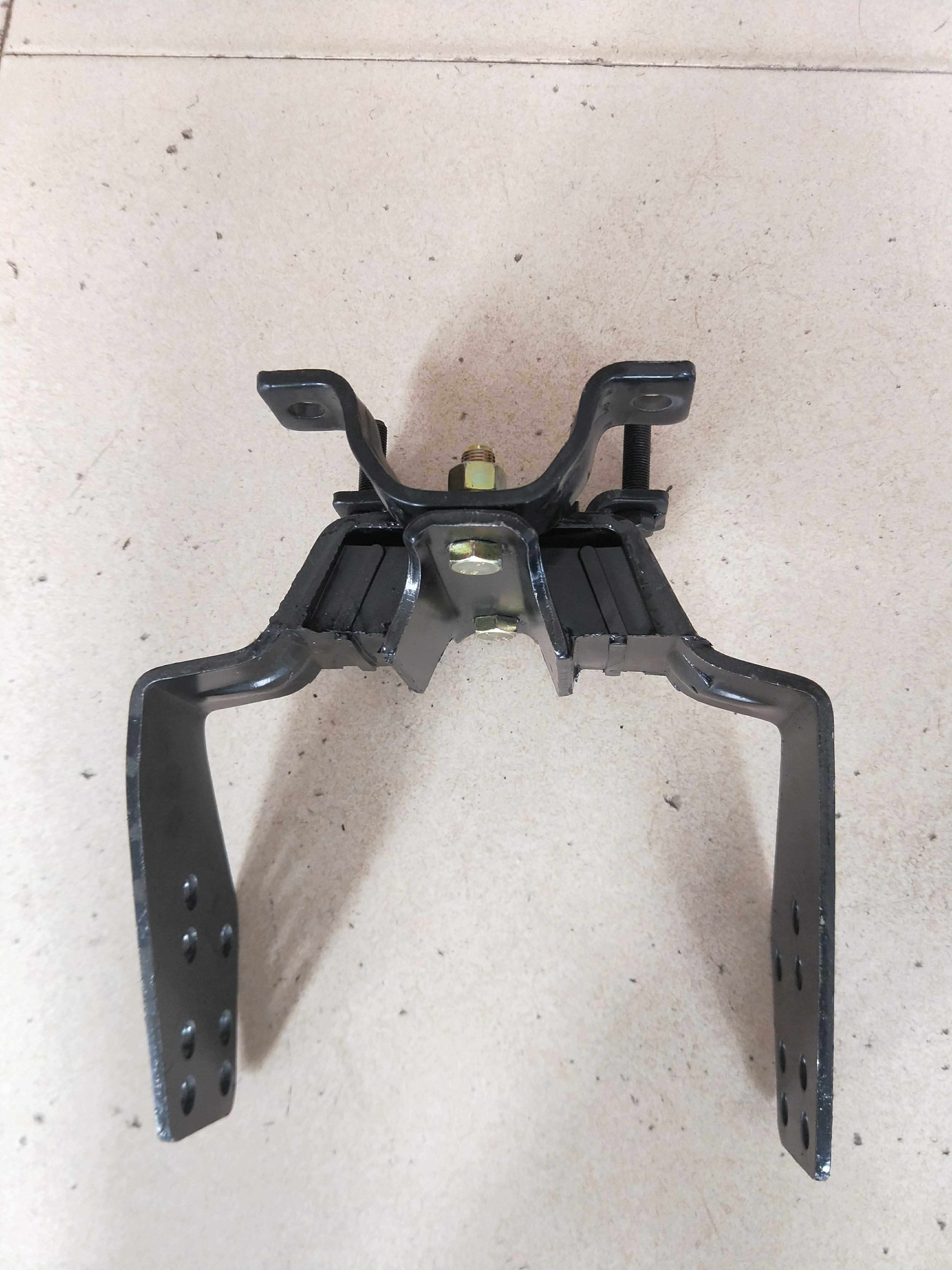 时风风顺风驰件风顺1号风顺2号风驰1800变速箱吊架527变速箱吊架