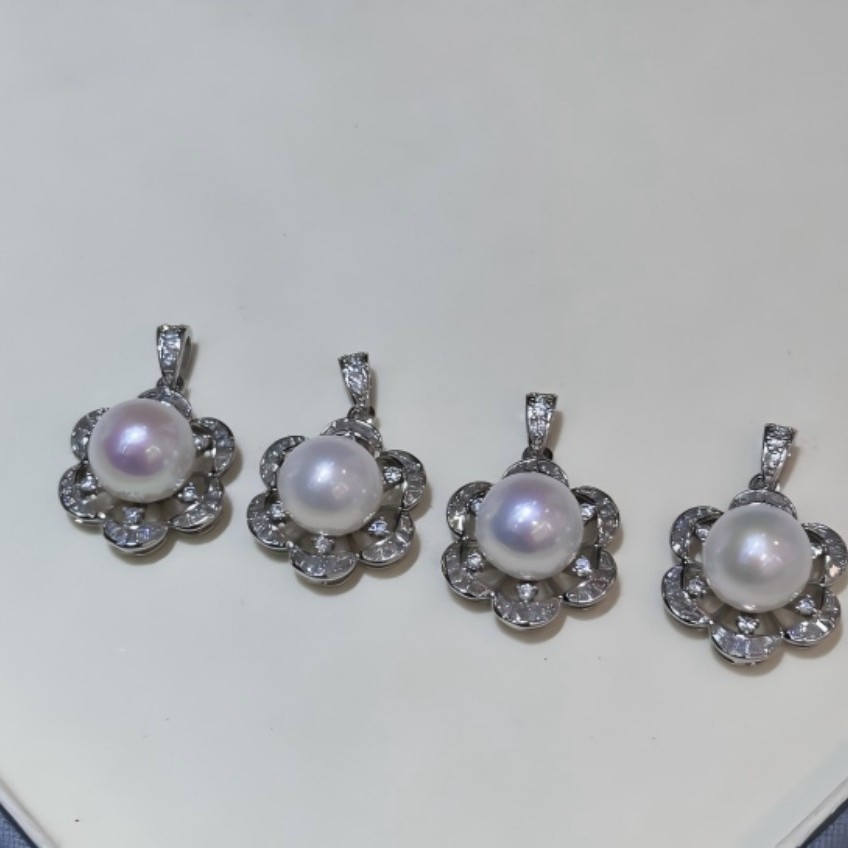 【大美唤推荐】花朵合金赛澳白珍珠吊坠10-11mmS1508