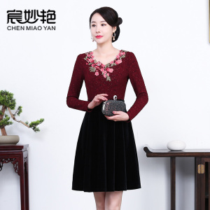 妈妈秋装金丝绒连衣裙中老年女洋气高贵修身显瘦减龄A字裙40岁50