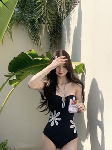 Sunset日落黄昏性感镂空花朵挂脖抹胸连体游泳衣女黑色显瘦泳装