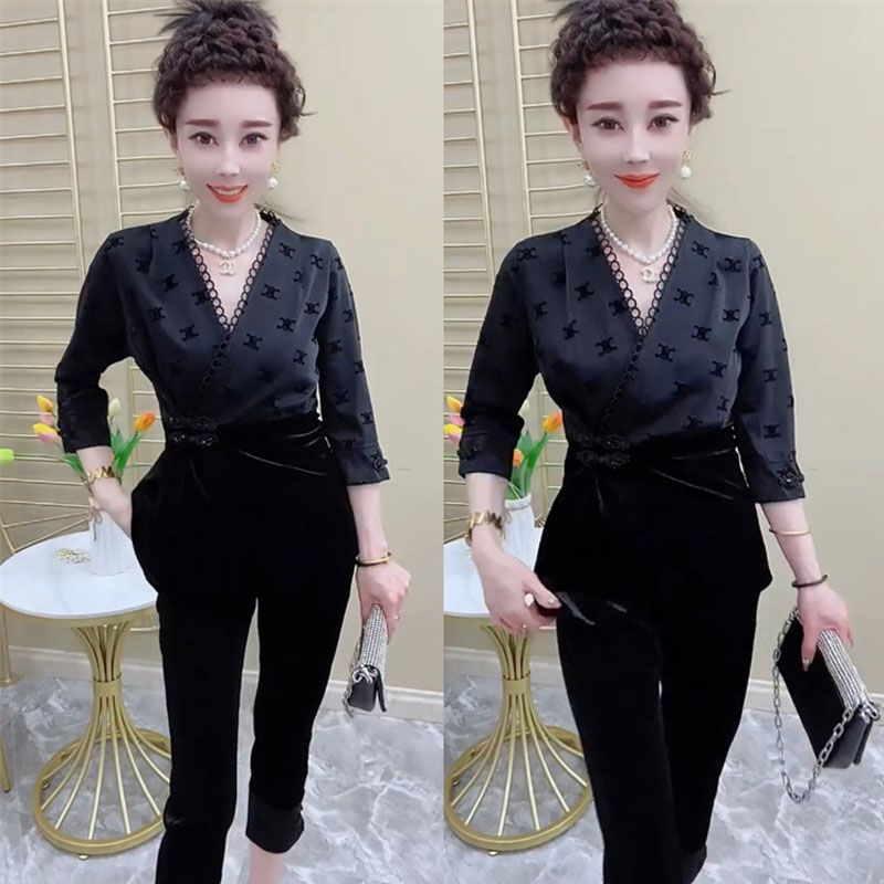 2025早秋新款时尚洋气高级感复古盘扣拼接V领上衣直筒裤两件套潮