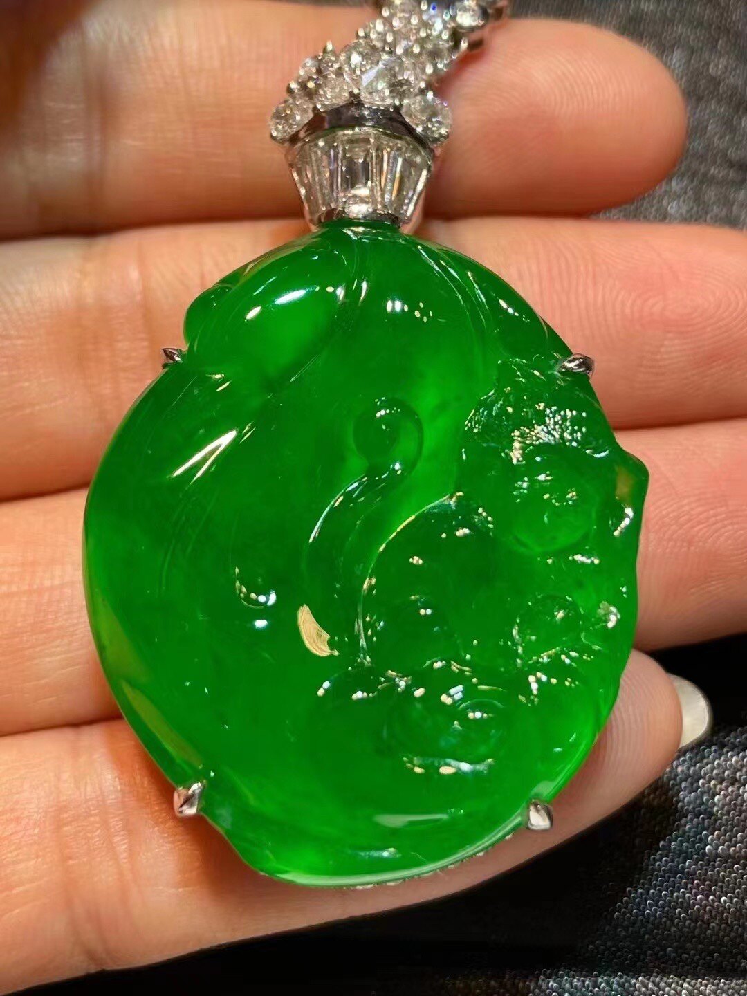 收藏级灵猴翡翠色观音项链吊坠玉颈饰