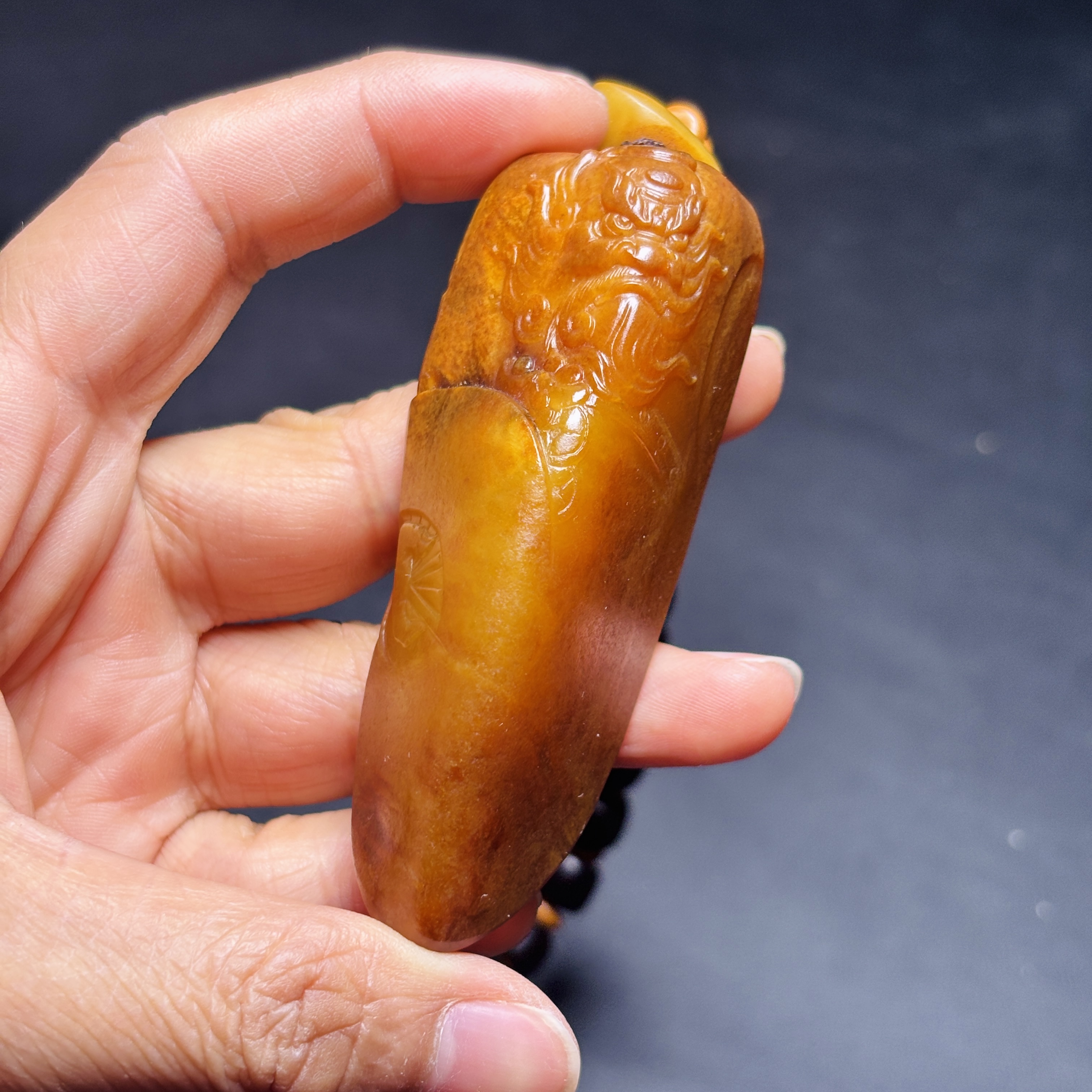 和田玉籽料原石真皮真籽 油性好黄沁籽料 原石钟馗手把吊坠新疆发