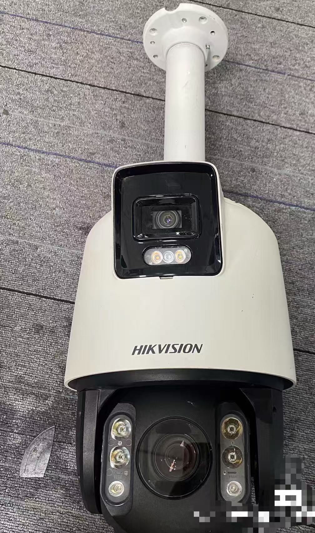 海康威视iDS-2SE7C124MW-D全景枪球一体机 400万全景+200万23倍 - 实物图
