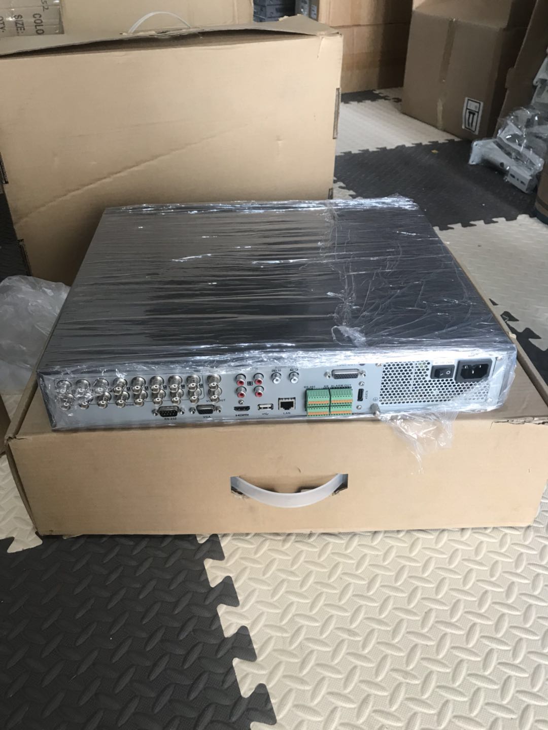 全新海康威视DS-7316HW-SH硬盘录像机16路模拟4硬盘位