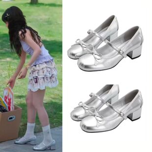 念念有词刘念桑鹿同款银色鞋子银蝴蝶结玛丽珍鞋女中跟浅口单鞋