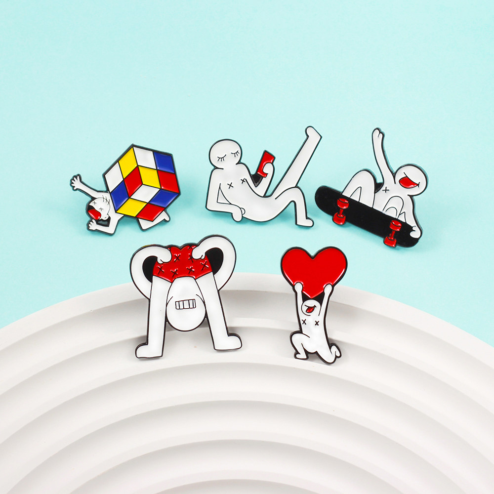卡通人物玩魔方表达爱意玩手机滑板饰品胸针简洁时尚百搭衣服别针