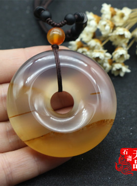 天然冰种香槟色玉髓玛瑙挂件吊坠