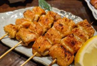 日式碳烤盐烤鸡腿肉串去骨冷冻60g20串包装烧鸟店专用带皮鸡肉串