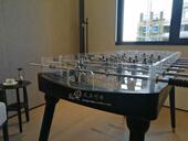 酒吧样板房娱乐室创意灰黑色玻璃足球桌桌上足球台足球机